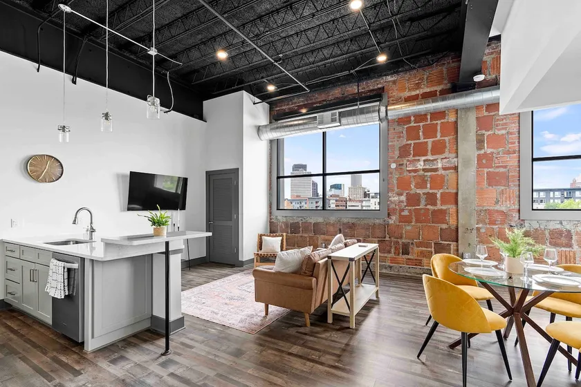 LUXE Skyline Loft • Private Parking, King Bed Desk - Image 1