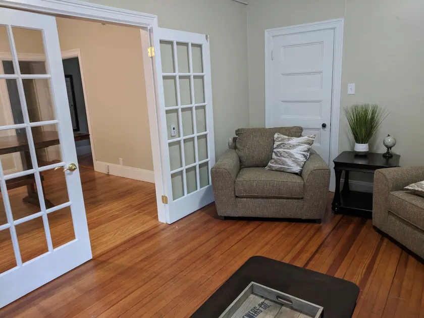 Sleeps 6! 1st Floor, W/D, Parking, 3BR, Wi-fi, DW! - Image 1