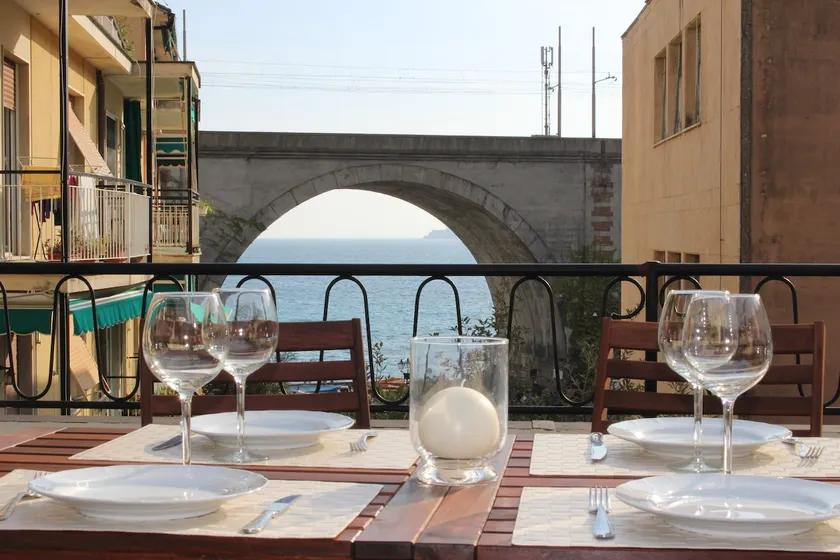 Casa Maria, 3-bed apartment next to beach/piazza - Image 1