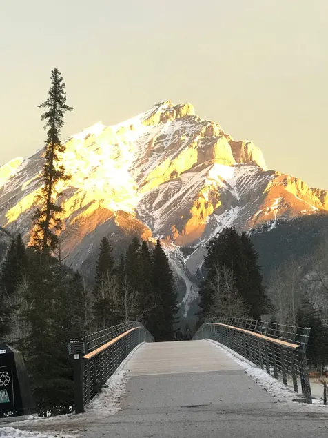 Banff’s Best Getaway- Rundle View Laneway House - Image 1