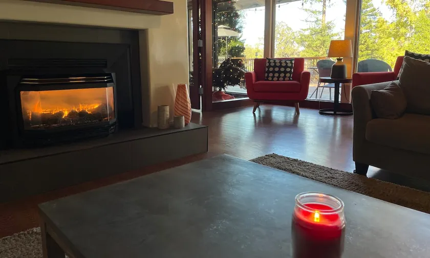 Riverside holiday home sleeps 10 - Image 1