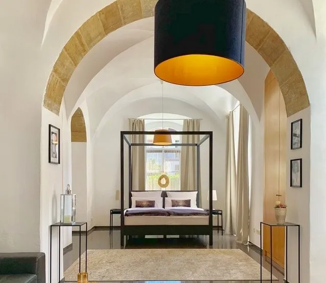 Boutique apartment in a historic setting - Image 1