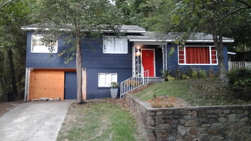 Northwoods Nest/ 3 miles to Oaklawn/King Bed/Patio - Image 1
