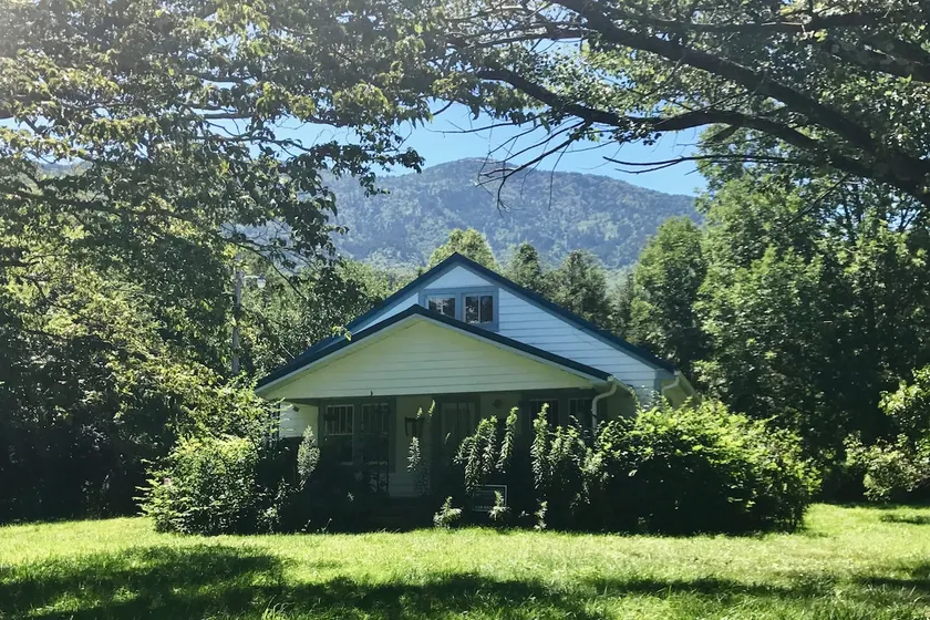 Creekside Celo Farmhouse - Image 1