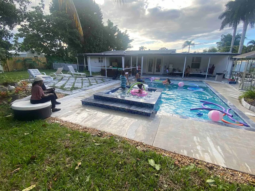 Family Friendly Pool & Hot Tub - Image 1