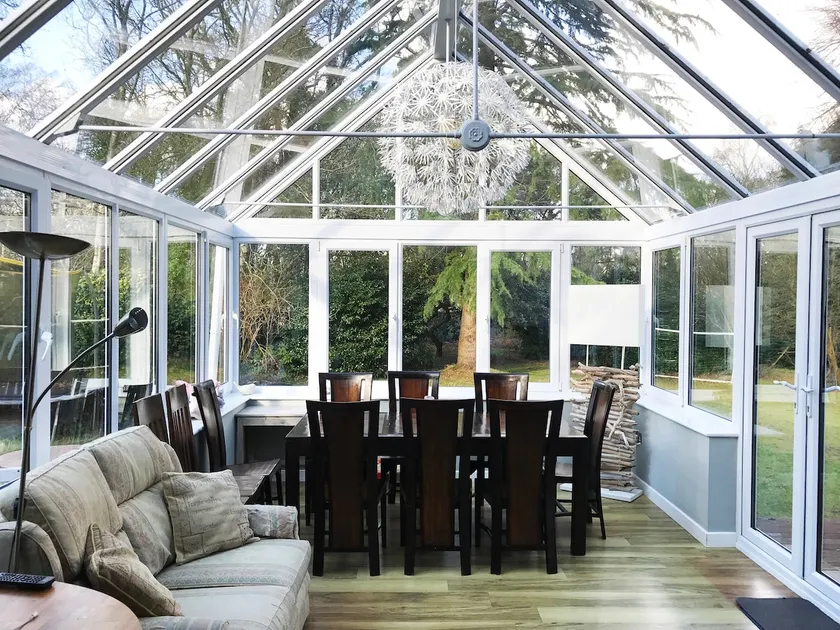 Nouvelle maison de la forêt avec grand jardin, près de la mer. Parfait pour les familles avec enfants - Image 1