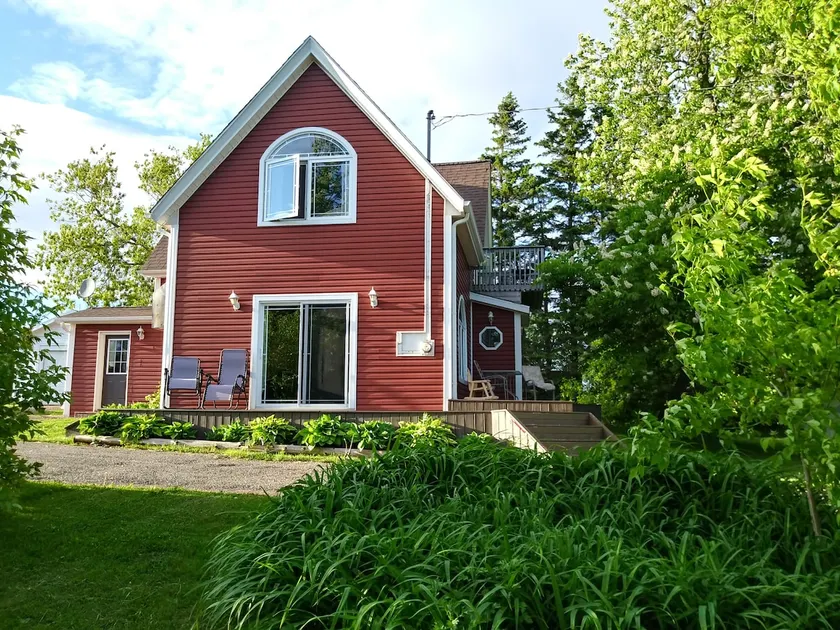 Special Guest Farmhouse PEI 3 bed country & horses - Image 1