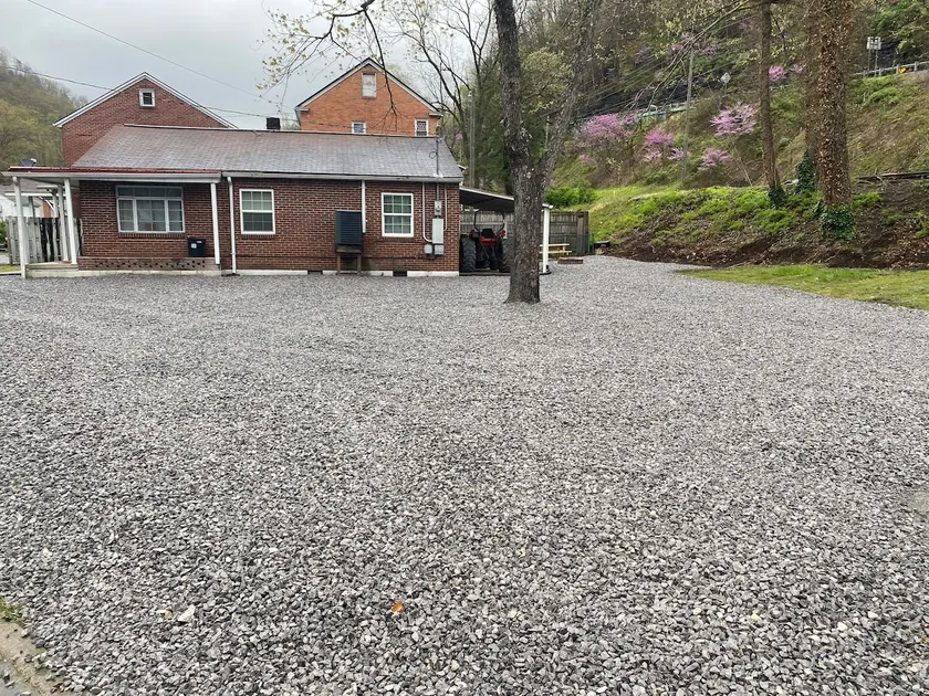 The Heartland Lodge w/50amp RV site/ full hookup - Image 1