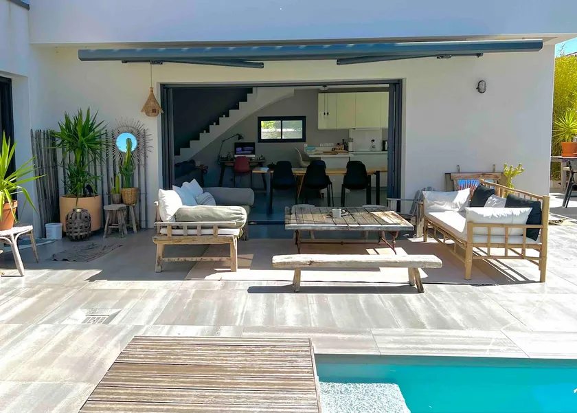 Charming house with pool near the sea - Image 1