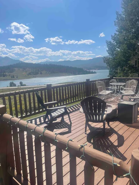 Breathtaking mountain/lake views - Image 1