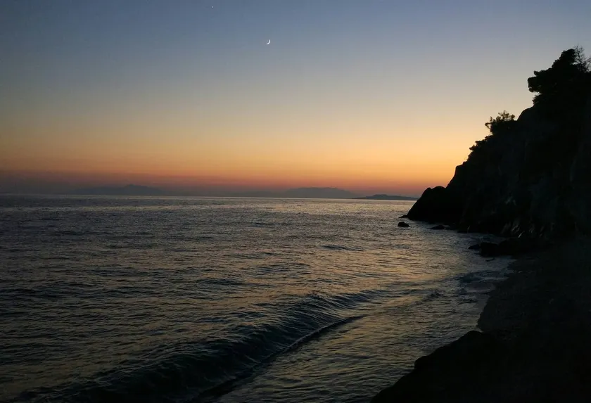 Apartment near Rocky Beach with Amazing Sunset - Image 1