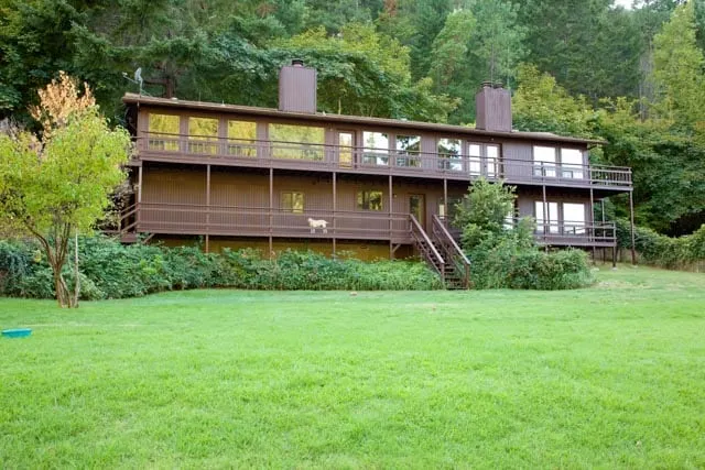 Peaceful riverfront home for family and friends. - Image 1