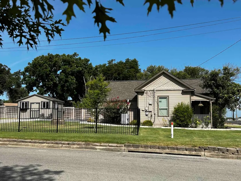 Little Charming Cottage - Image 1