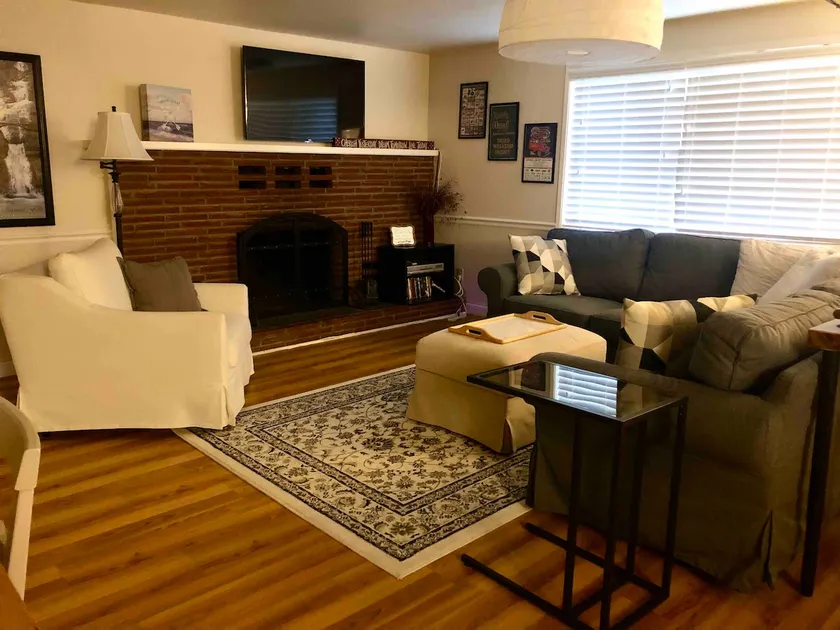 Sherwood Hollow- Senior discount (60+) $88/night - Image 1