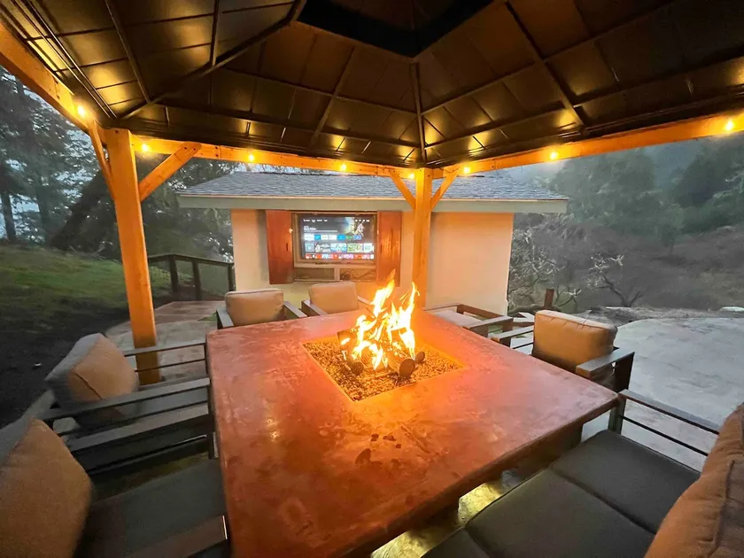 The Hobbit House: Avenue of The Giants Adventure! - Image 1