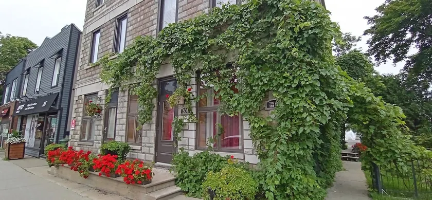 Farnham, Bromont - CondoTel Ski-Skydiving-Wineries - Image 1