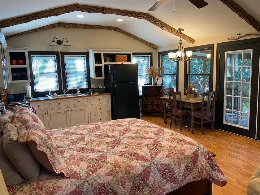 Cozy Cottage in downtown Boone - Image 1