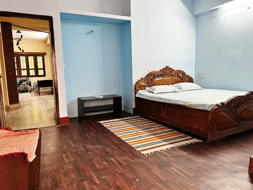 Garden-facing Spacious Apartment - Image 1