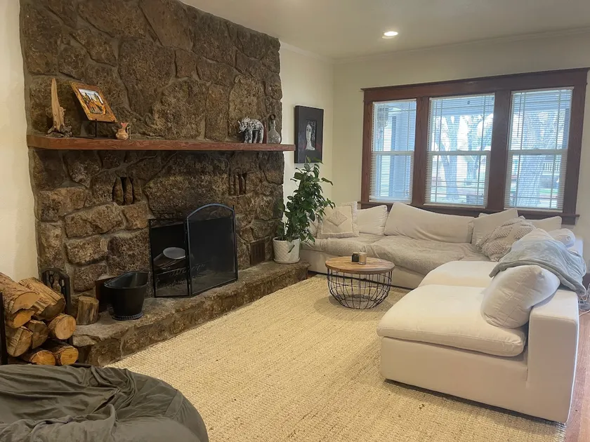 Downtown Crown Jewel w/fireplace & amazing porch - Image 1