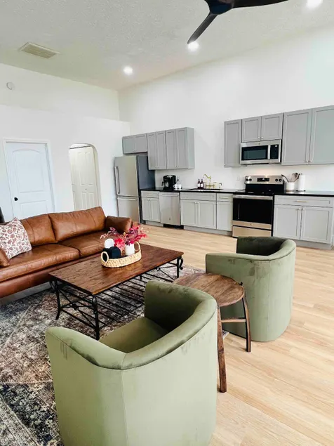 Top Shelf Loft on Main | King Size Bed | Walkable - Image 1