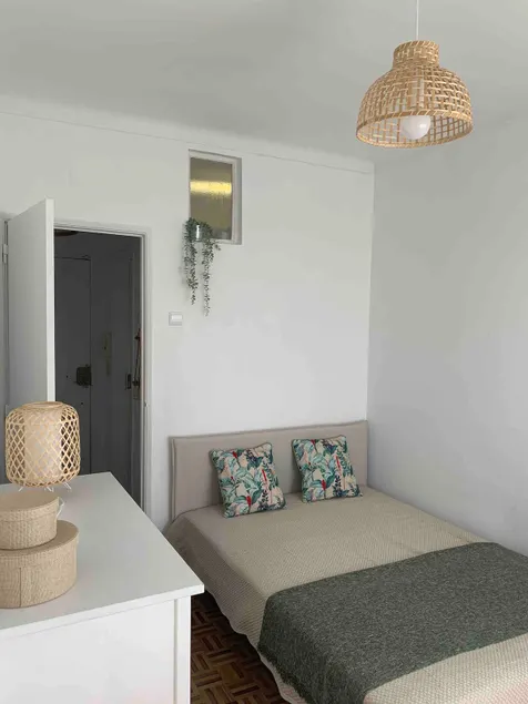 Apt 20 min from downtown train - Image 1