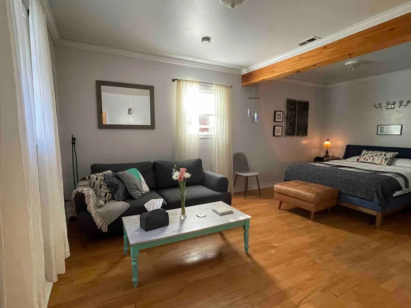 Chic and cozy, country setting, close to St.FX - Image 1