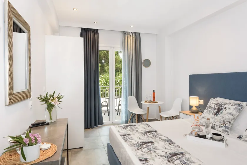 New modern studio by the sea_Green - Image 1