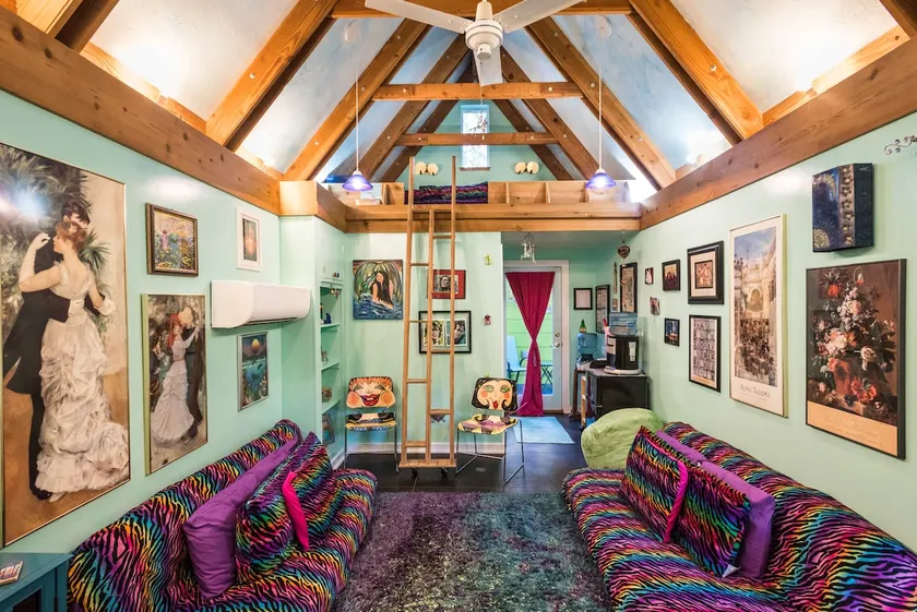 An Austin ”Weird” Home in Peaceful Zilker Park - Image 1