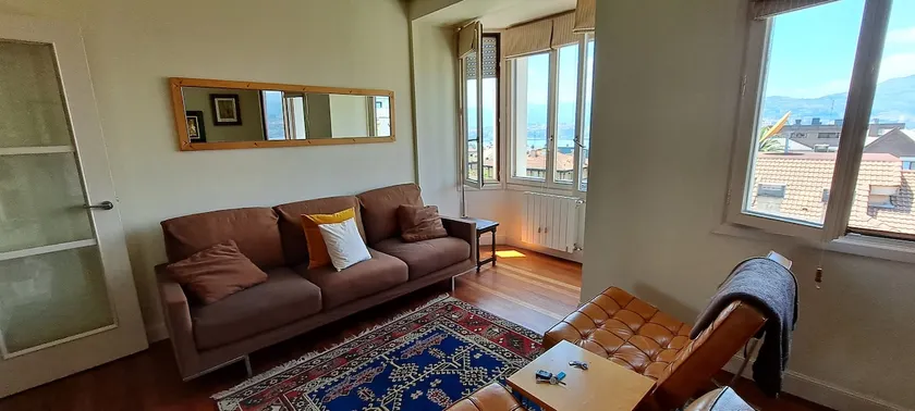 An apartment in Algorta with an ocean view. - Image 1