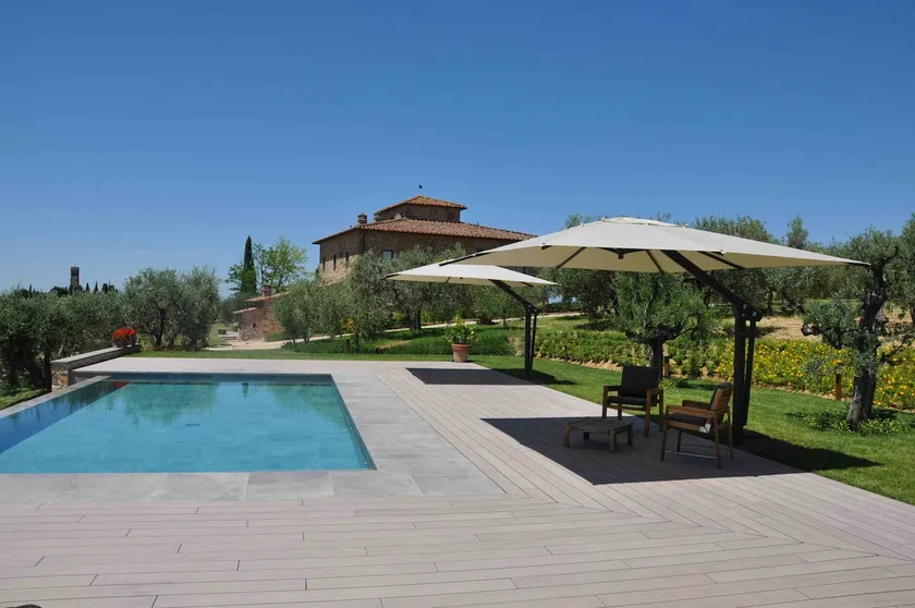Unique view of the Tuscan countryside with swimming pool - Image 1