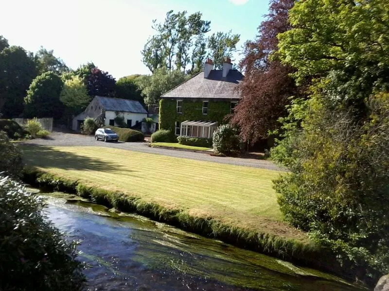 Carley's Bridge House - Image 1