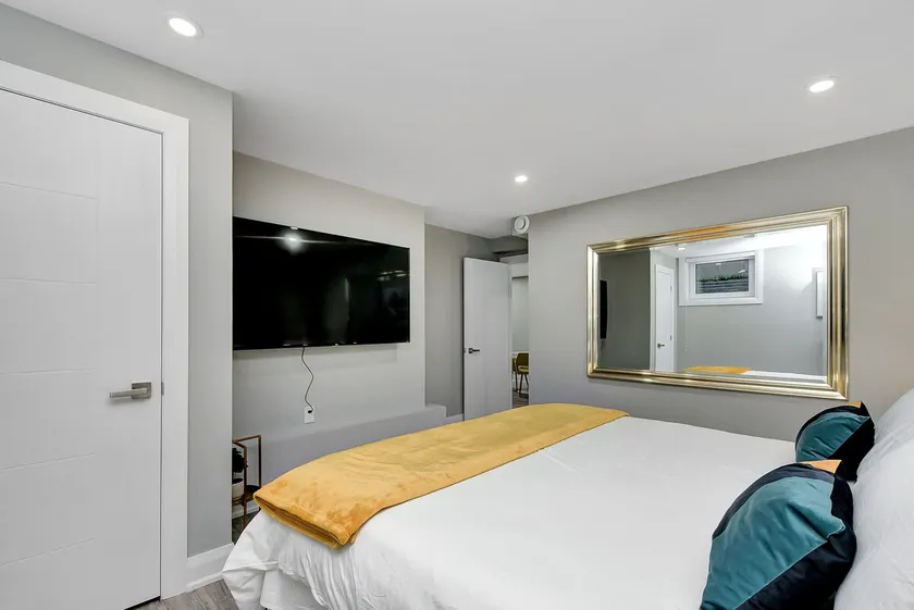 Brand New Spacious Executive 2 BDRM with Parking - Image 1