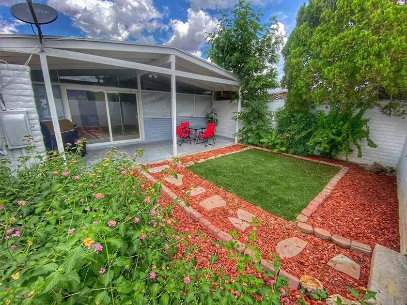 Charming Central Townhome, Gem on Grant Road - Image 1