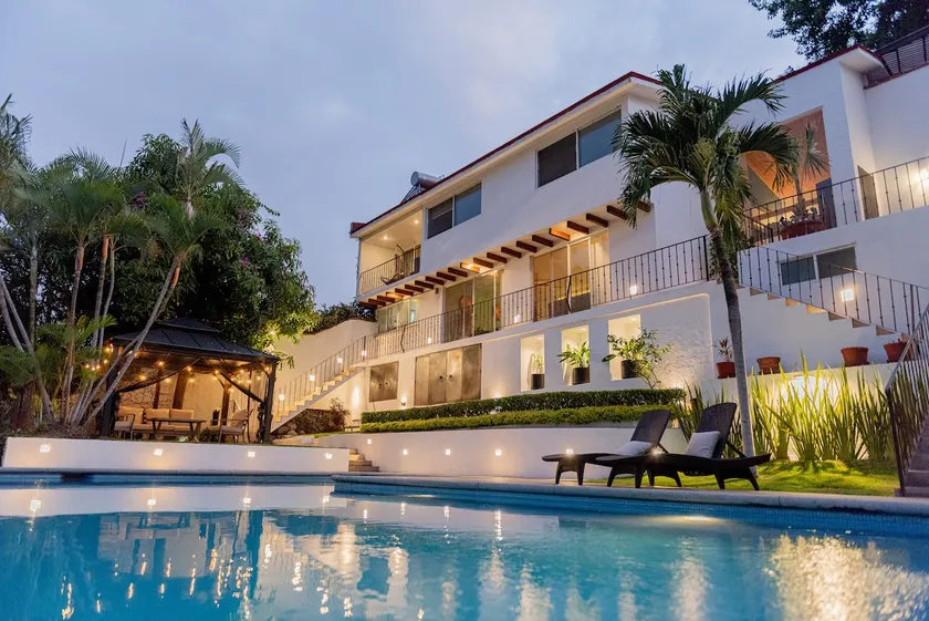 Magnificent house with a private pool in a Golf Club - Image 1