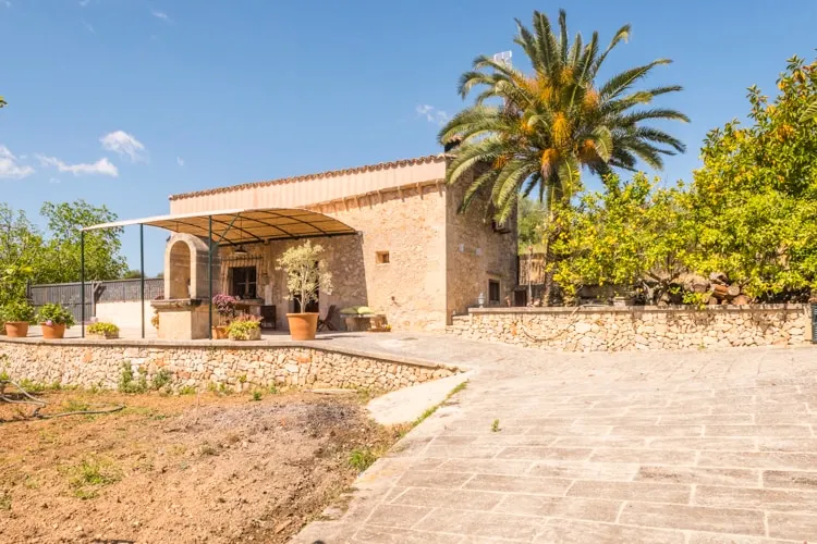 Traditional stone house in Petra ”Ca Na Cotona” - Image 1