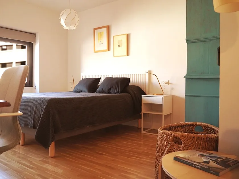 Centrally located, bright, quiet and peaceful studio - Image 1