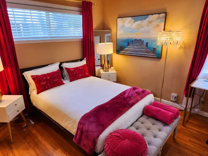 Adorable 3-Bed Home with Garden Oasis - Image 1