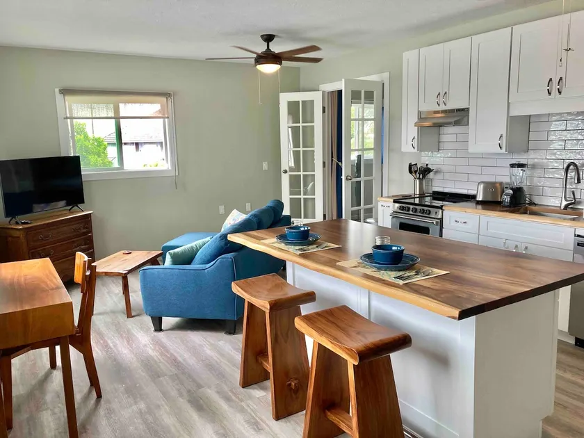 Fully Remodeled Spacious Suite in Hilo W/AC - Image 1