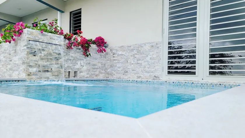 Valentino Luxury Apt (Private Heated Pool) - Image 1