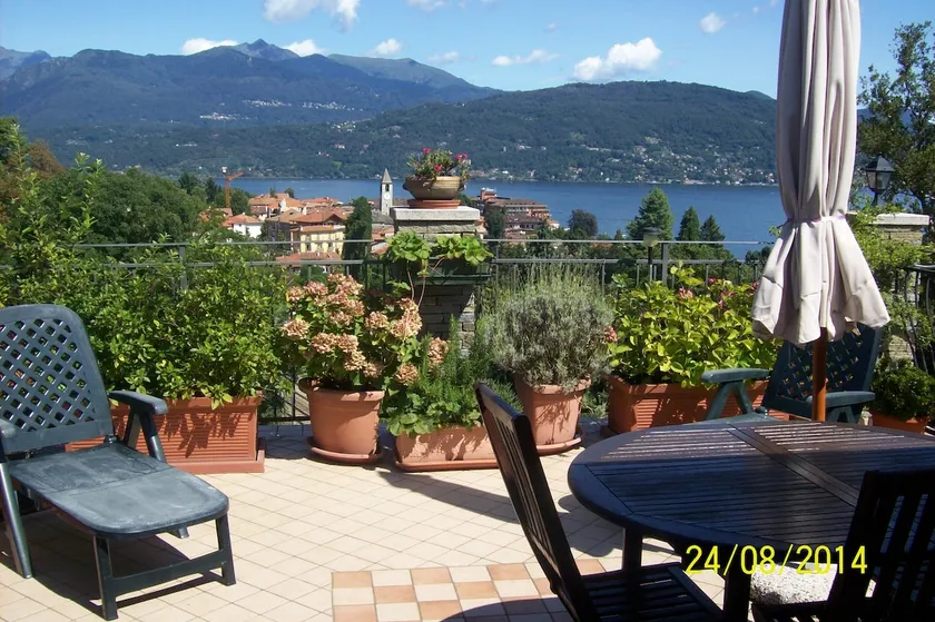 Wonderful terrace overlooking the lake, near Stresa - Image 1