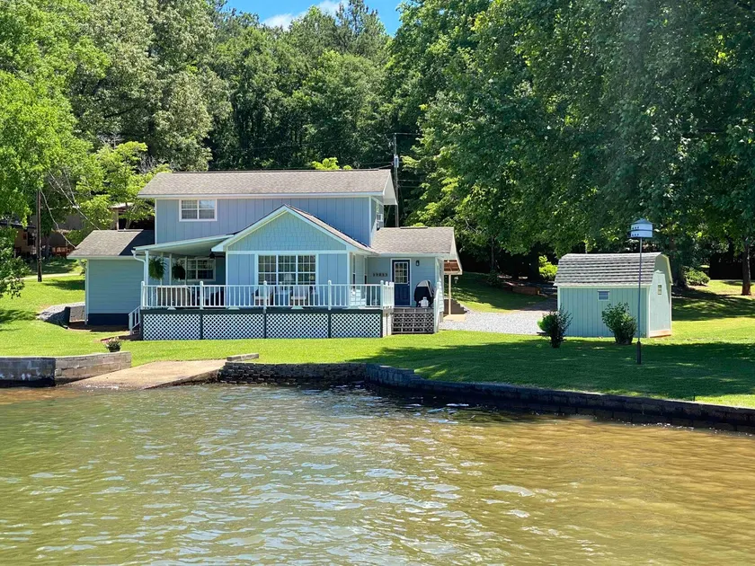 Anchors Away- Enjoy our 3bedroom/3bath home on the lake! - Image 1