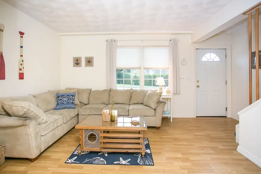Charming Beach Cottage with Stunning Ocean Views!! - Image 1