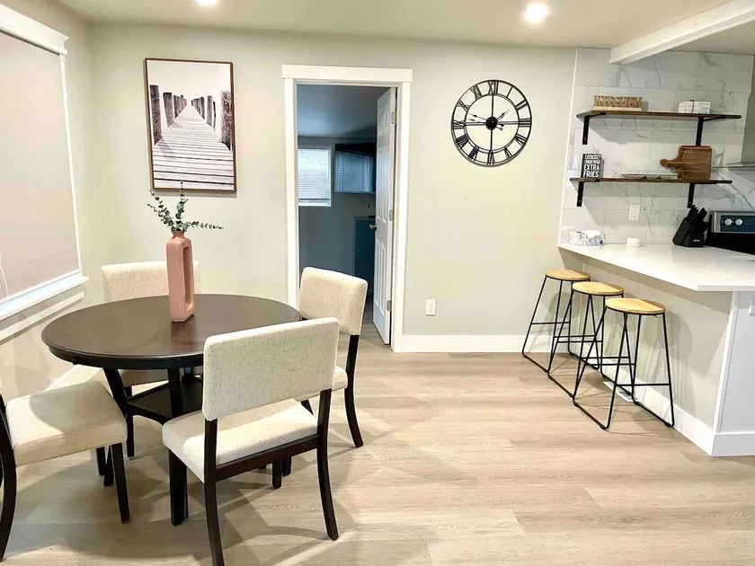 Newly remodeled 3bd home in the heart of Vanc DT - Image 1