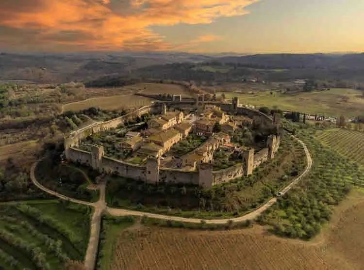 Monteriggioni Castello - Image 1