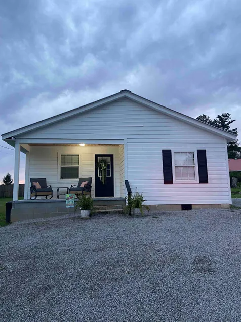 Tin Top Town House - Image 1