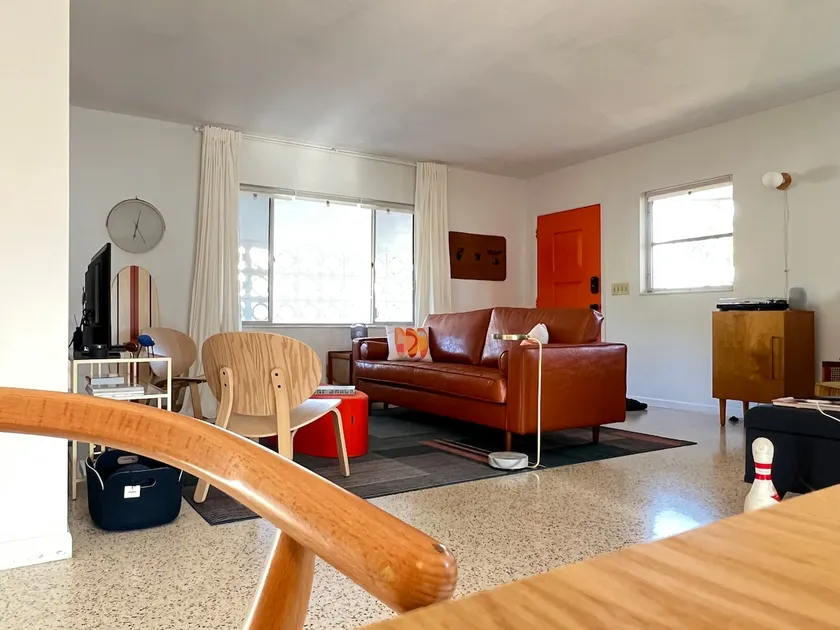 Wata Hous, 3-bedroom mid-century Island home. - Image 1