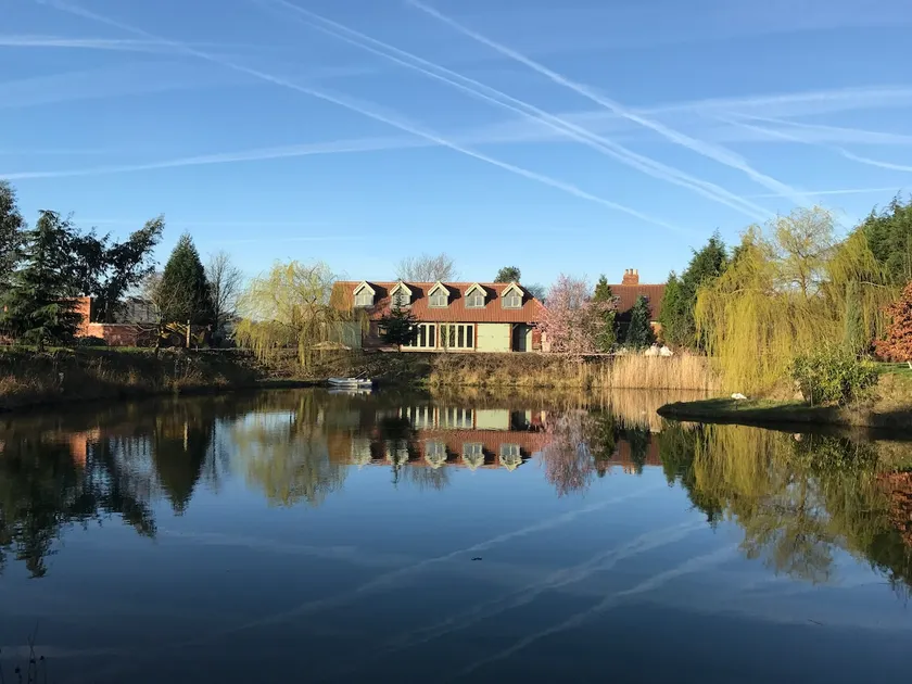 Thonock lane lodge - Image 1