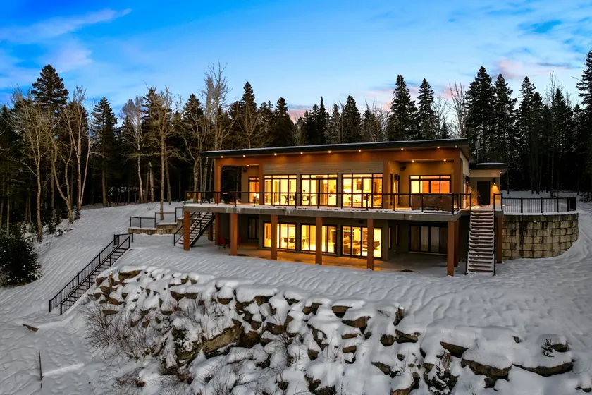 Charming Modern Waterfront Cottage - Image 1