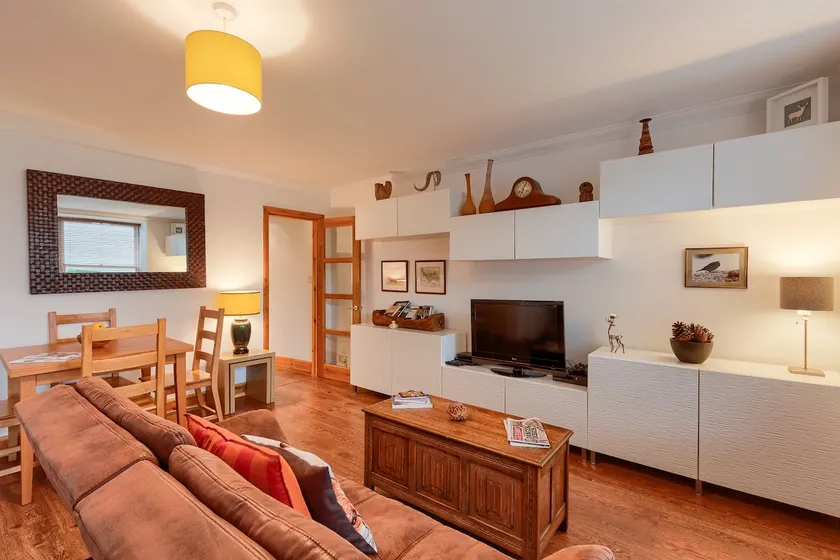 Spacious one bedroom apartment in historic village - Image 1