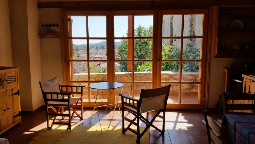 New apartment within ancient walls - Image 1